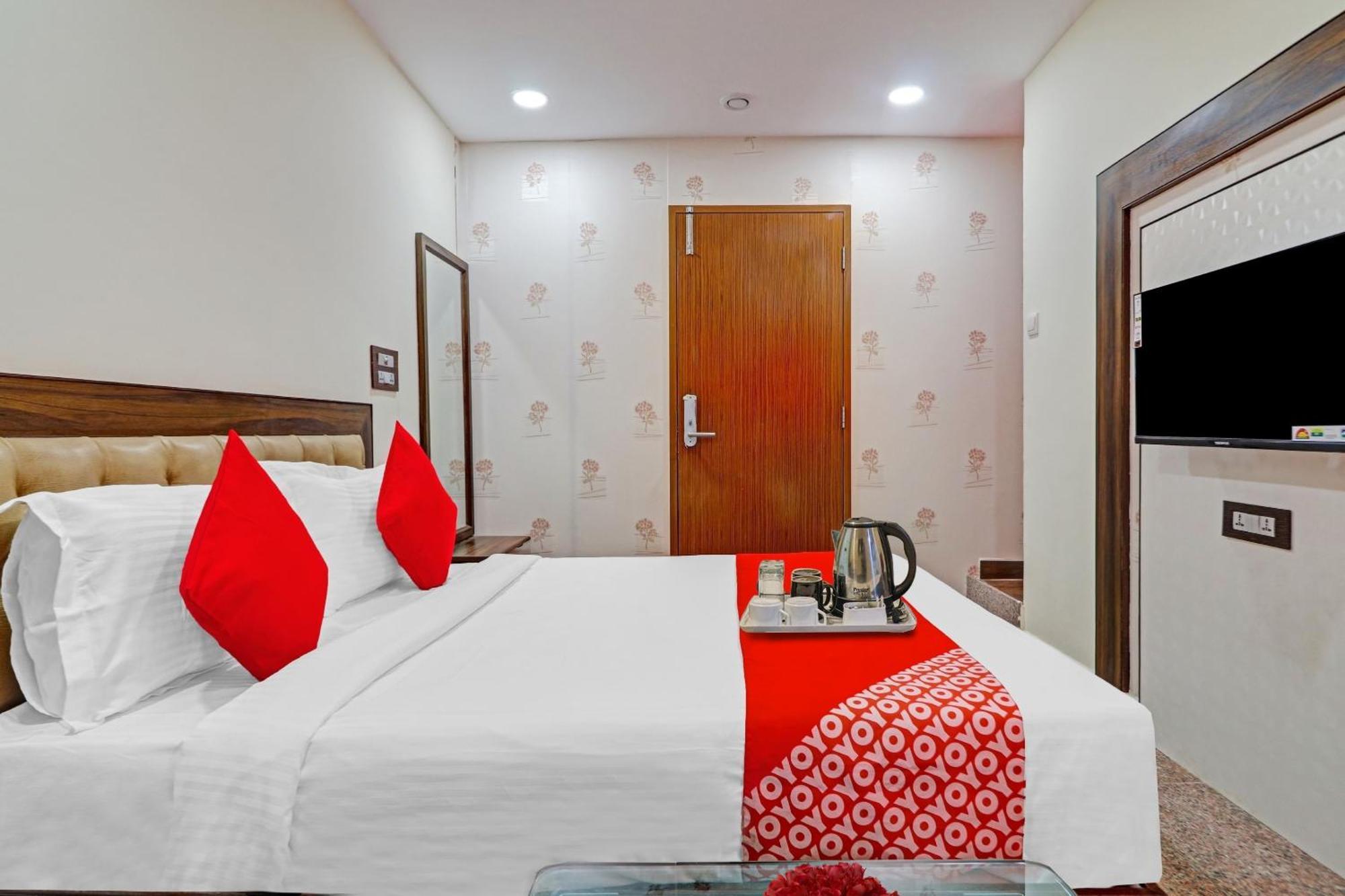 Heavens Inn Near Rasoolpura Metro Station 하이데라바드 외부 사진