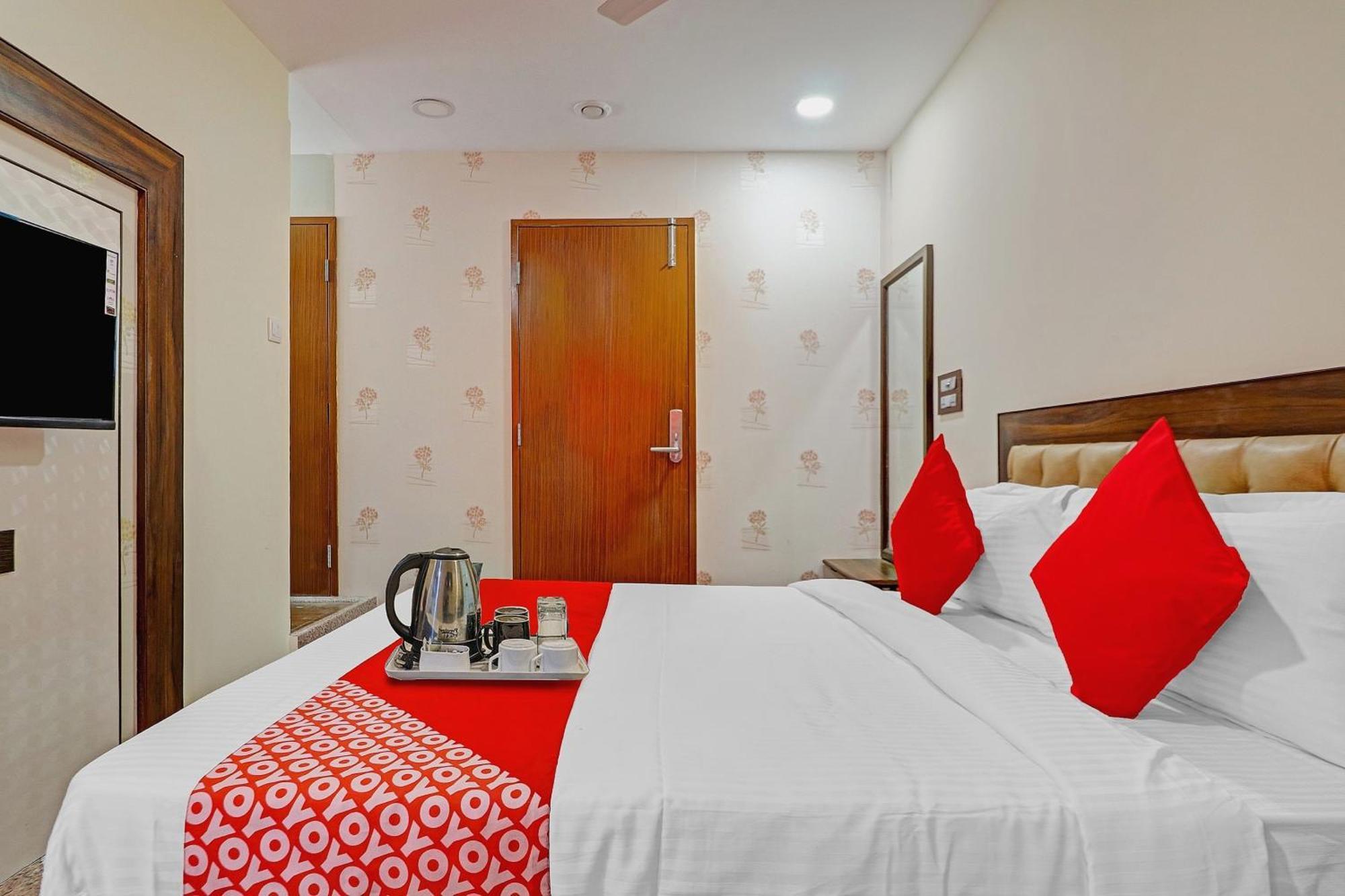 Heavens Inn Near Rasoolpura Metro Station 하이데라바드 외부 사진